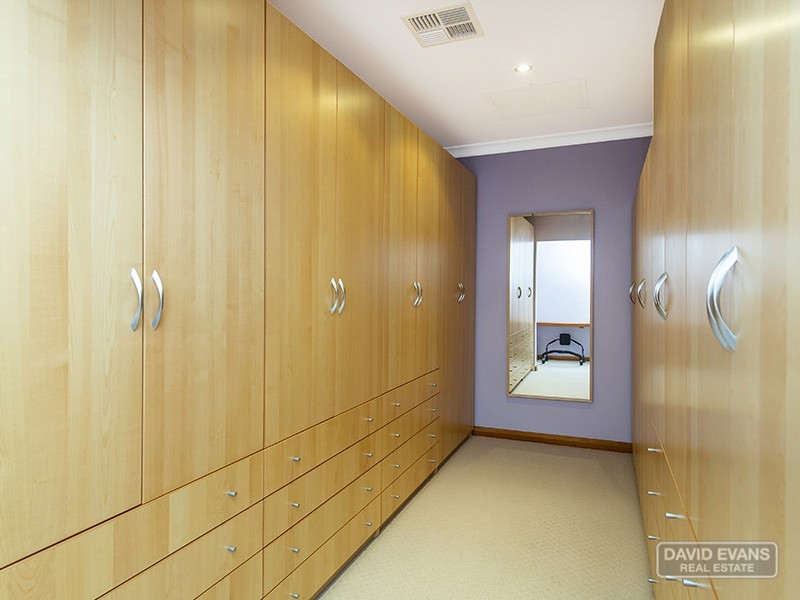 18 Pembroke Court, Warnbro WA 6169