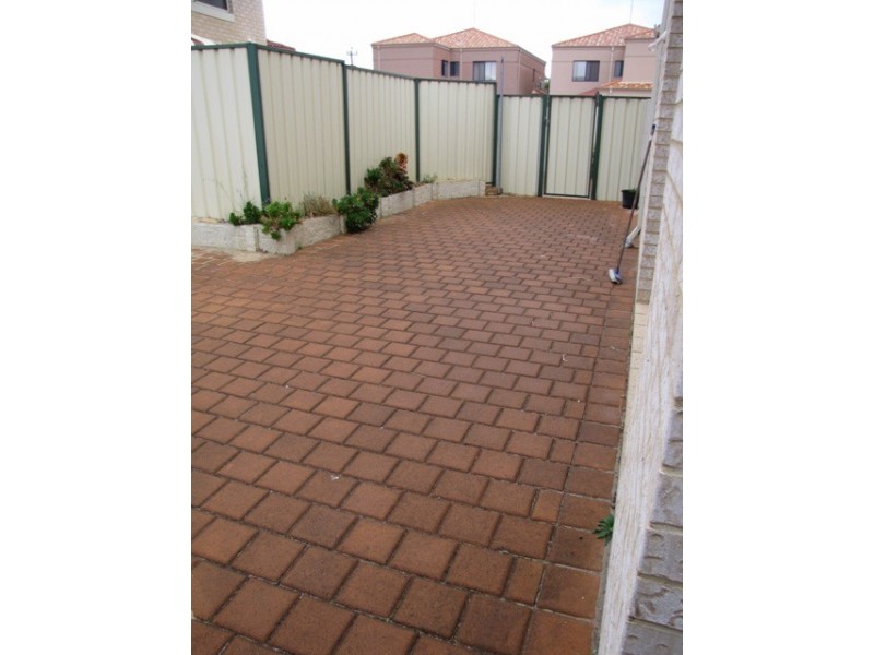 2/121 Kent Street, Rockingham WA 6168