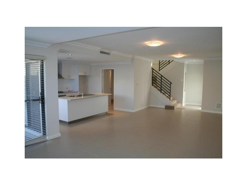 4/93 Kent Street, Rockingham WA 6168