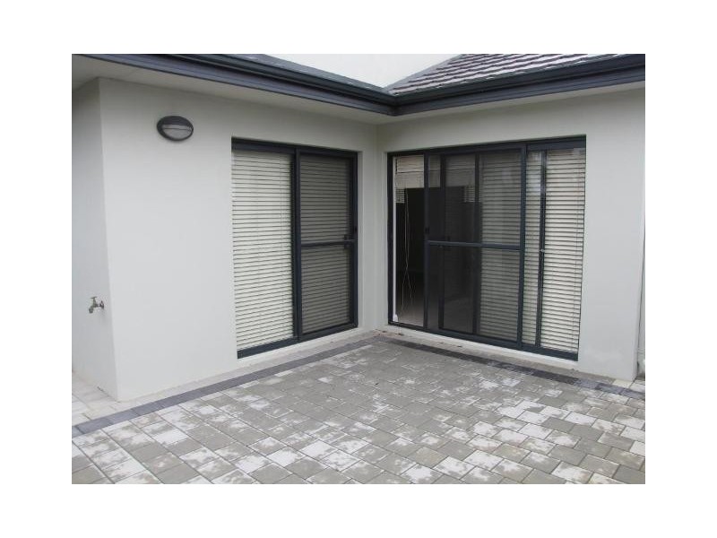 4/93 Kent Street, Rockingham WA 6168