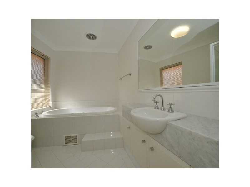 10 Wave Cove, Port Kennedy WA 6172