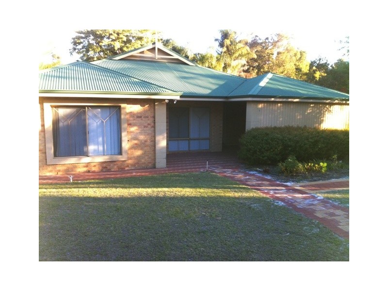 21 Chanlder Close, Wellard WA 6170