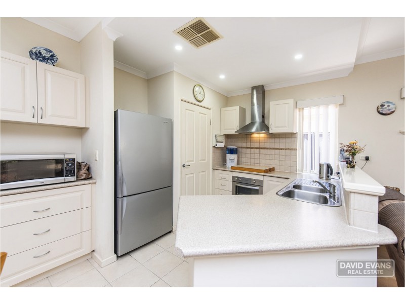 8/9 Bradbury St, Rockingham WA 6168