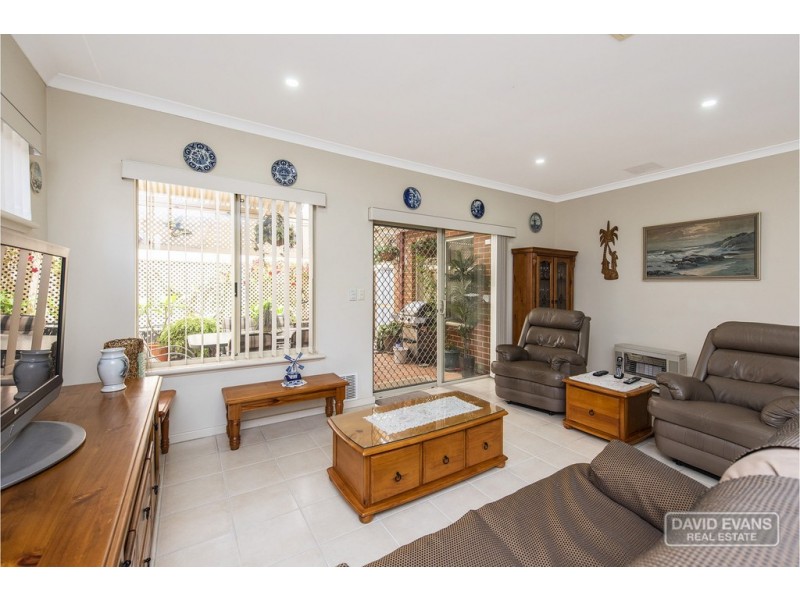 8/9 Bradbury St, Rockingham WA 6168