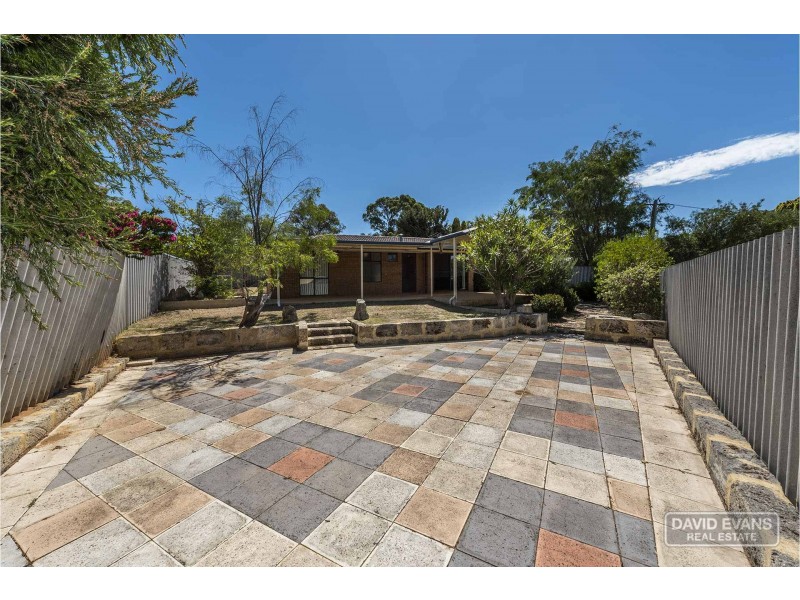 13 Moysey Court, Parmelia WA 6167