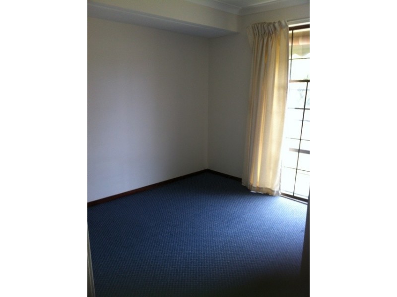 5 Broughton Ave, Rockingham WA 6168