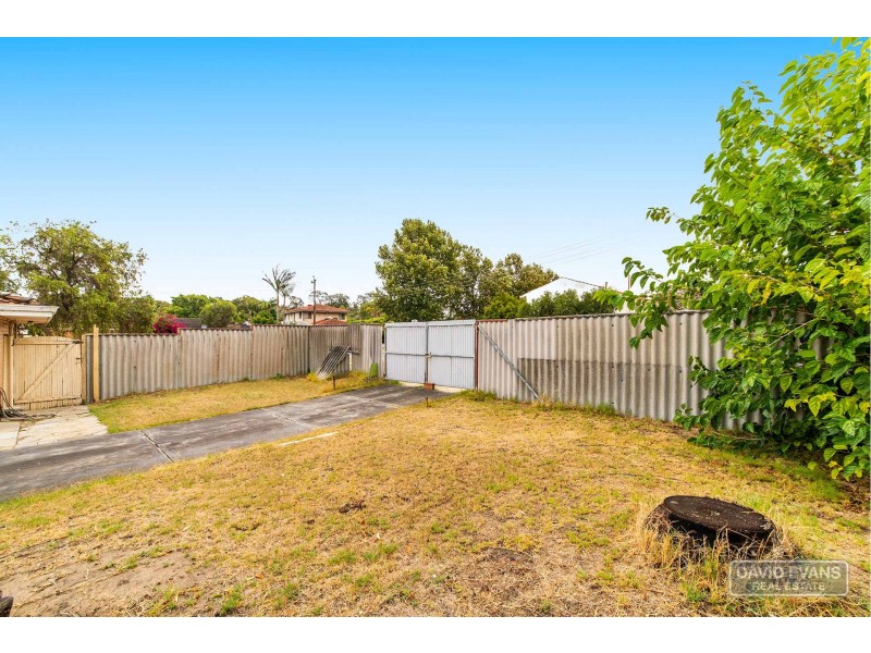 1 Roach Place, Orelia WA 6167