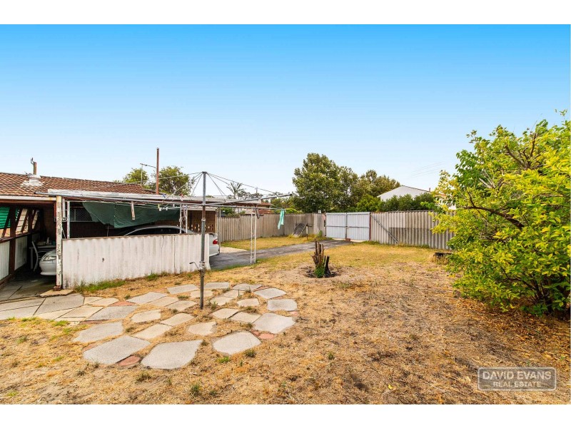1 Roach Place, Orelia WA 6167