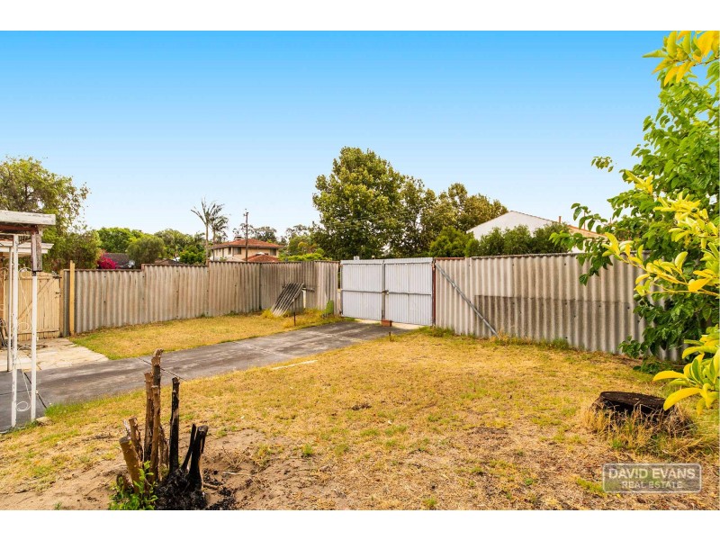 1 Roach Place, Orelia WA 6167