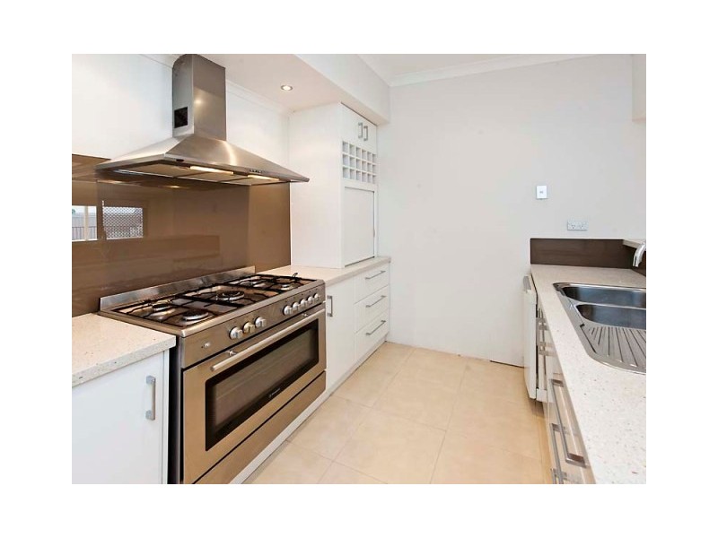 6 Chuchill Avenue, Shoalwater WA 6169