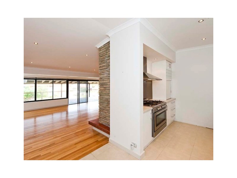 6 Chuchill Avenue, Shoalwater WA 6169