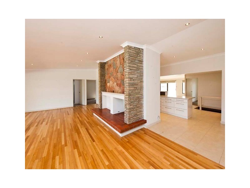 6 Chuchill Avenue, Shoalwater WA 6169