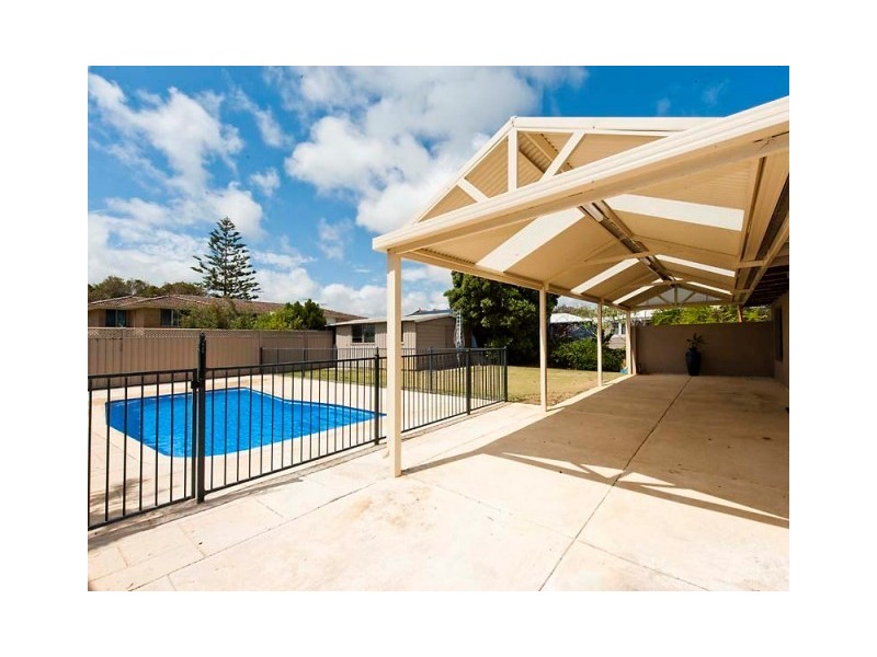 6 Chuchill Avenue, Shoalwater WA 6169