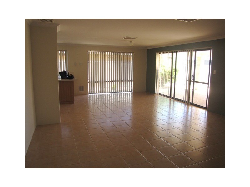 5 Oxenholme Way, Waikiki WA 6169