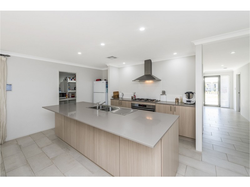 36 Kangaroo Avenue, Kwinana Town Centre WA 6167