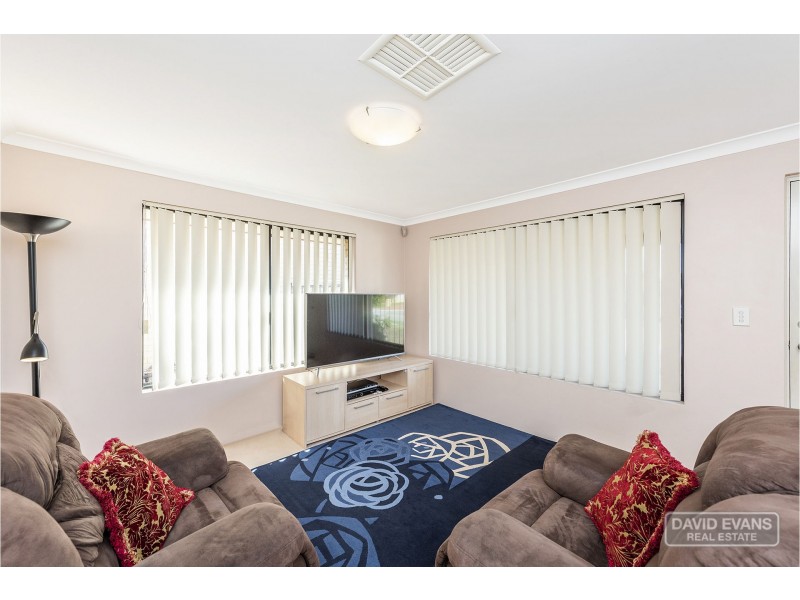 55 Zaragoza Drive, Port Kennedy WA 6172