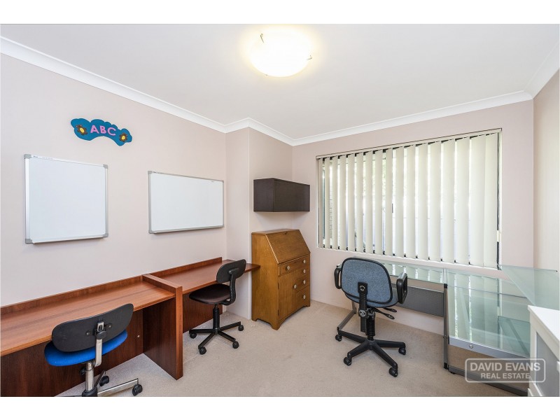 55 Zaragoza Drive, Port Kennedy WA 6172