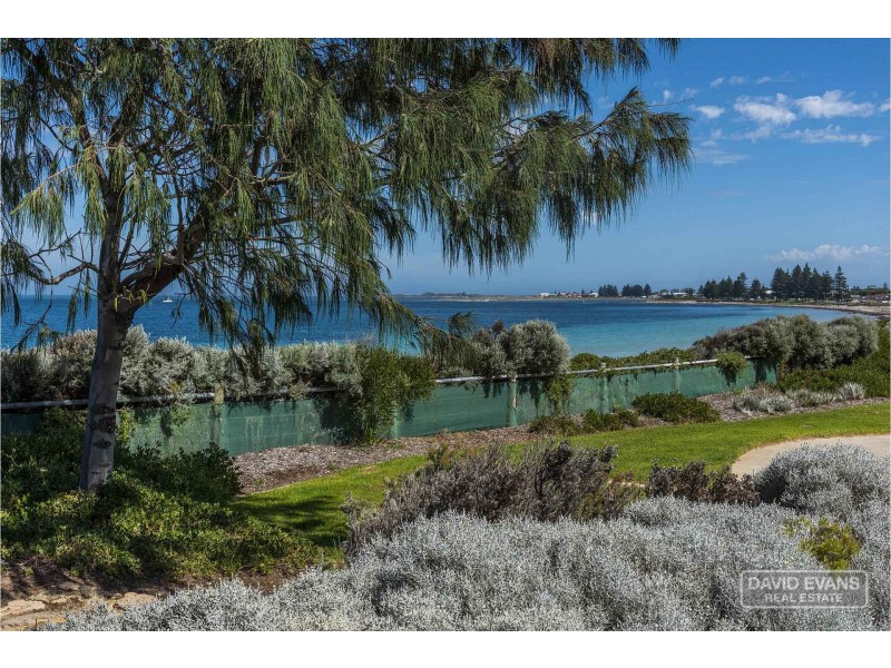 19 Edgewater Road, Safety Bay WA 6169