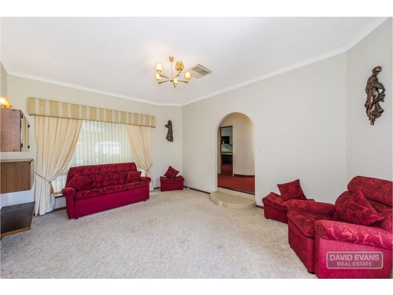 19 Edgewater Road, Safety Bay WA 6169