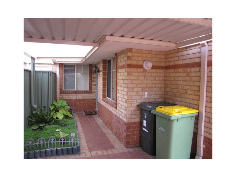 7/4 Dowling Street, Rockingham WA 6168