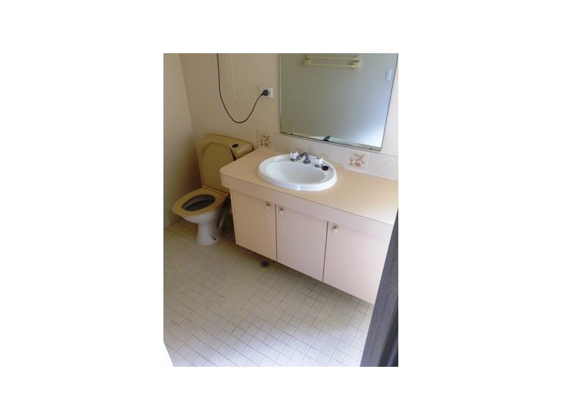 11/15  Baralda Court, Rockingham WA 6168