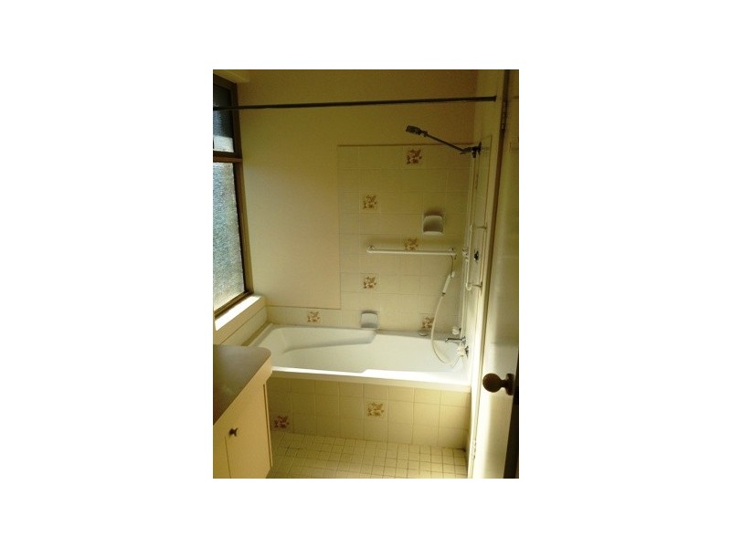 11/15  Baralda Court, Rockingham WA 6168