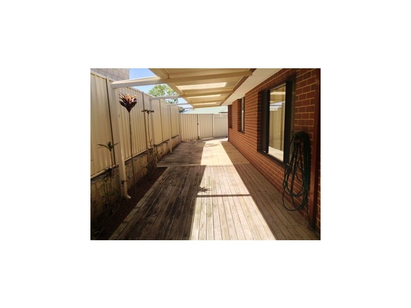12 Brazier Way, Lakelands WA 6180
