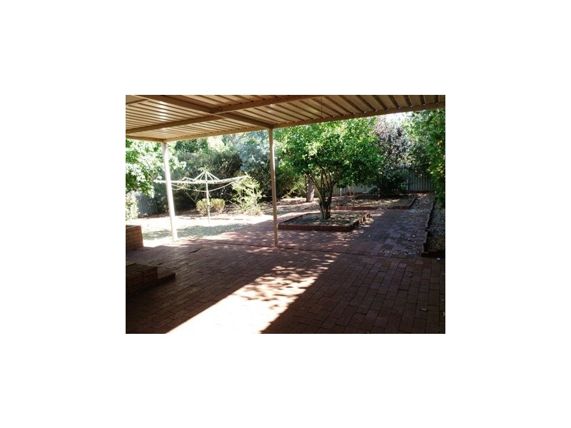 9 Richard Place, Orelia WA 6167