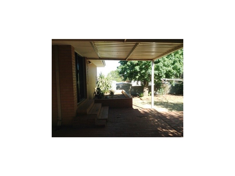 9 Richard Place, Orelia WA 6167