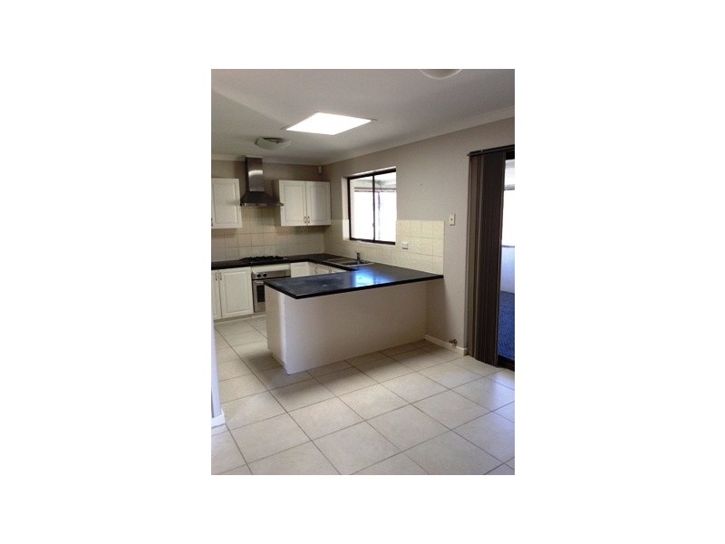 25 Bampton Way, Warnbro WA 6169