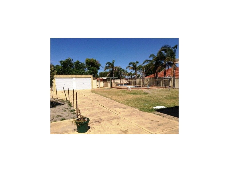 25 Bampton Way, Warnbro WA 6169