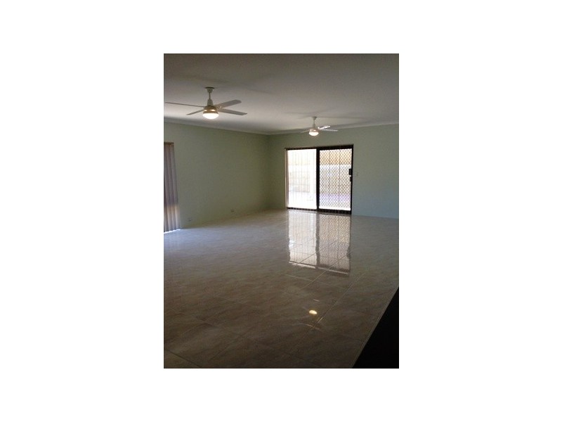 8 Aventurine Parade, Wellard WA 6170