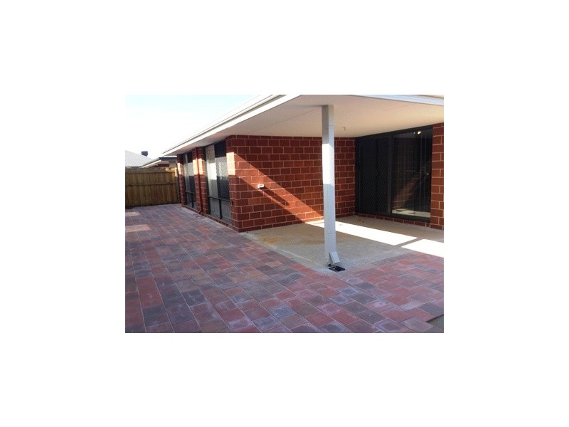 8 Aventurine Parade, Wellard WA 6170