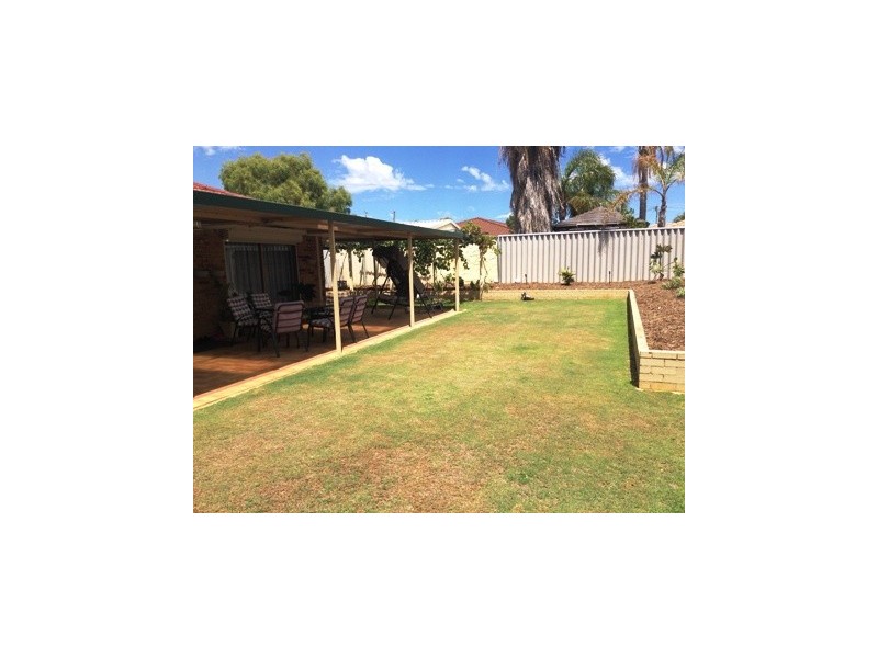 3 Minigwal Loop, Waikiki WA 6169