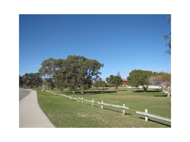 172 Penguin Road, Safety Bay WA 6169