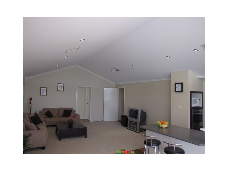 6 Seattle Lane, Port Kennedy WA 6172