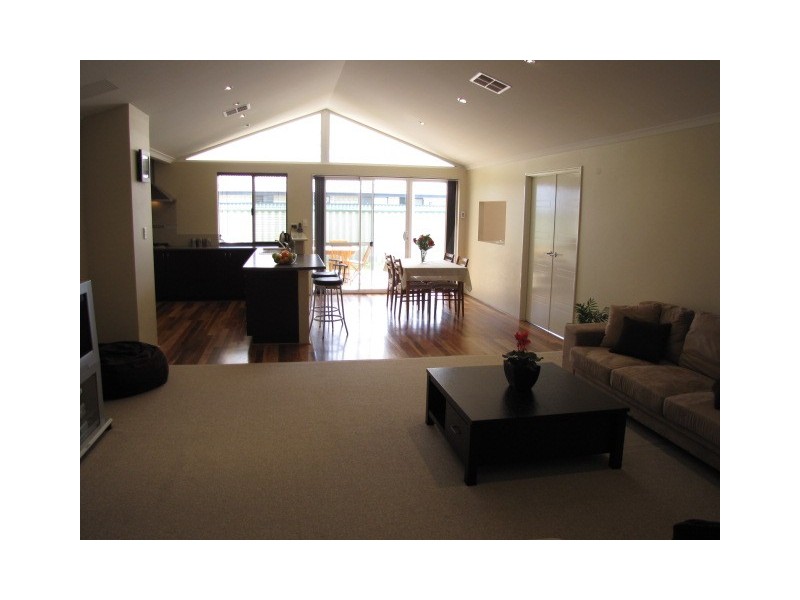 6 Seattle Lane, Port Kennedy WA 6172