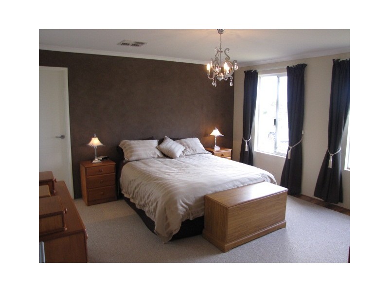 6 Seattle Lane, Port Kennedy WA 6172