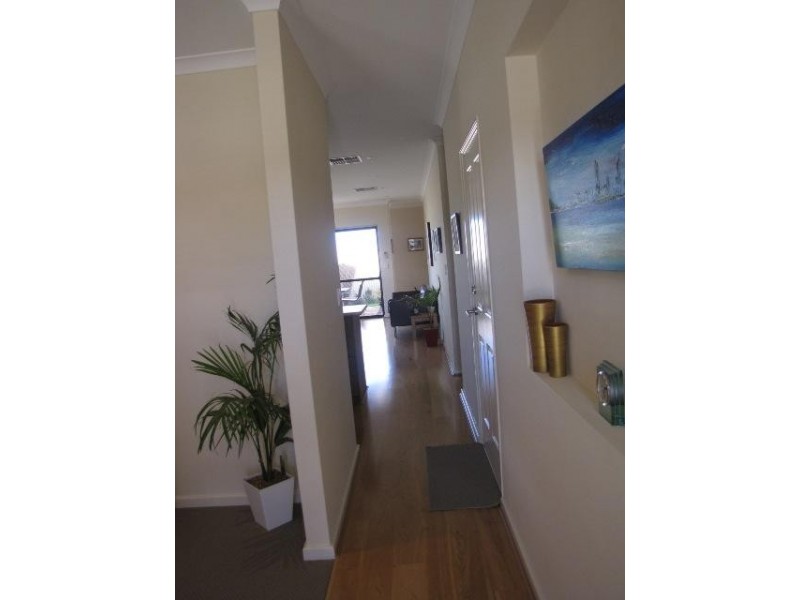 7 Swanbourne Ave, Secret Harbour WA 6173