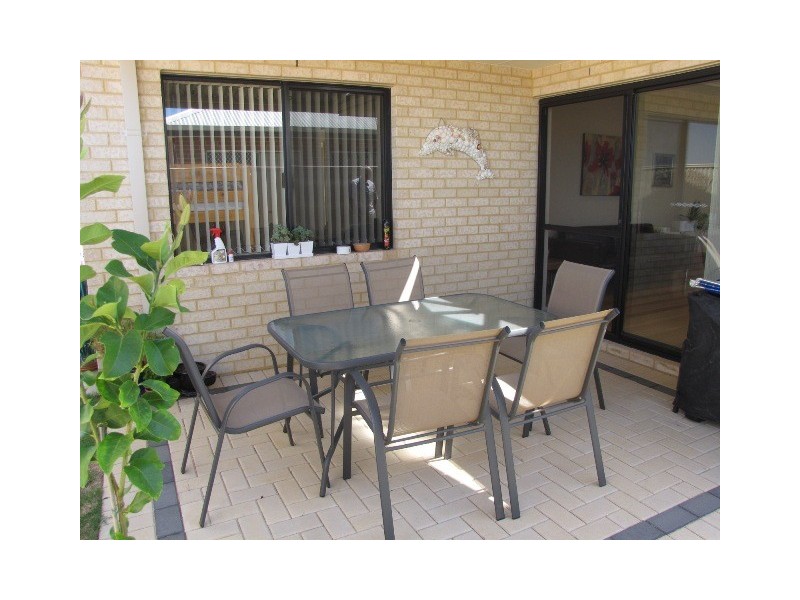7 Swanbourne Ave, Secret Harbour WA 6173