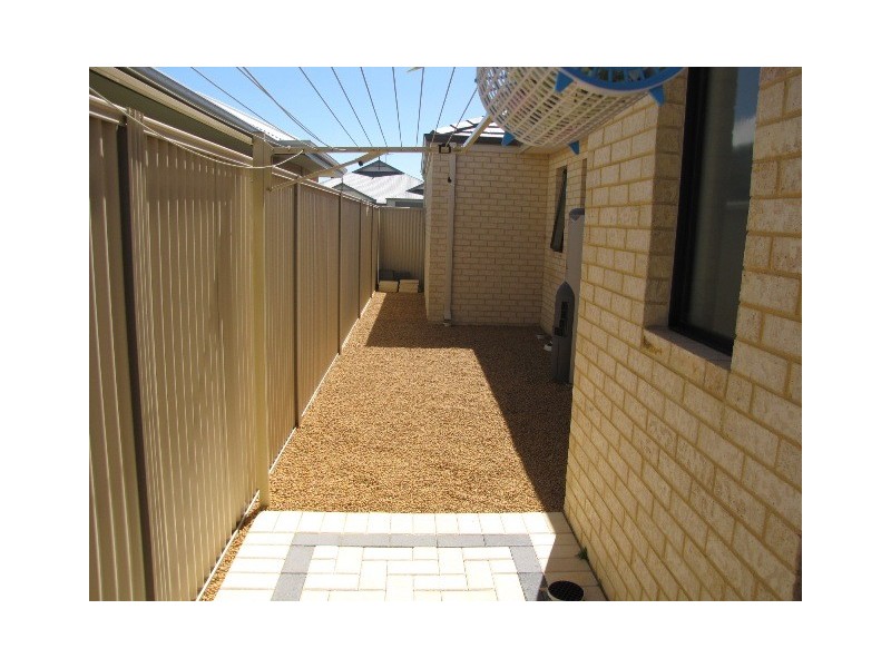 7 Swanbourne Ave, Secret Harbour WA 6173