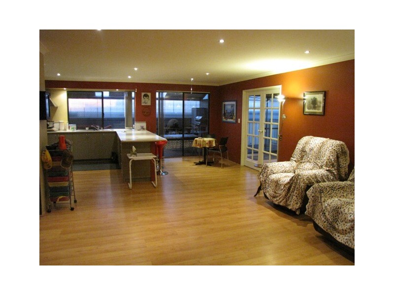 17 Kerkeri Heights, Lakelands WA 6180