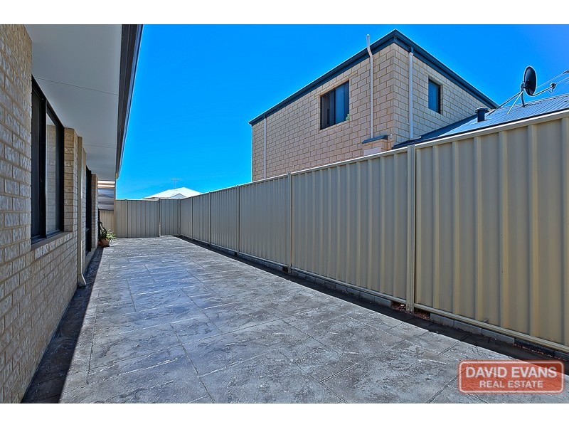 17 Kerkeri Heights, Lakelands WA 6180