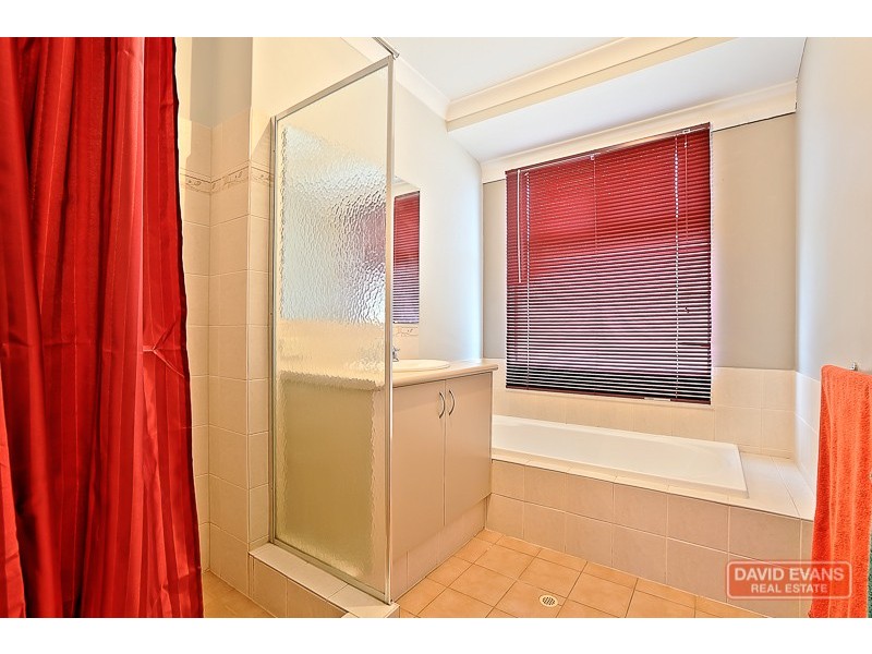 17 Kerkeri Heights, Lakelands WA 6180