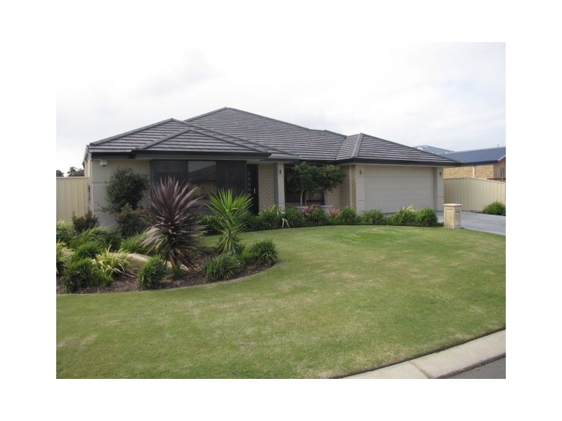 17 Yucca Road, Secret Harbour WA 6173