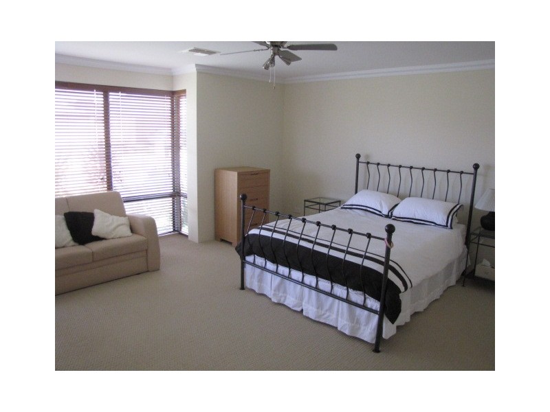 17 Yucca Road, Secret Harbour WA 6173