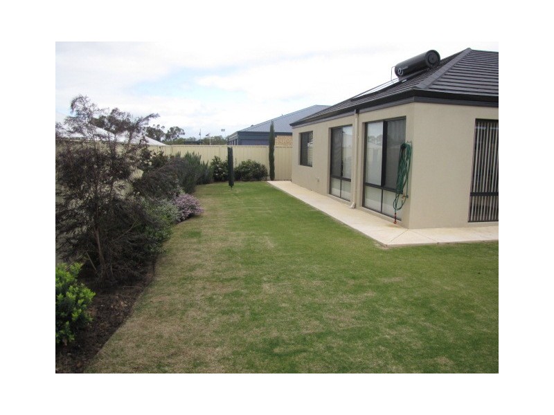 17 Yucca Road, Secret Harbour WA 6173