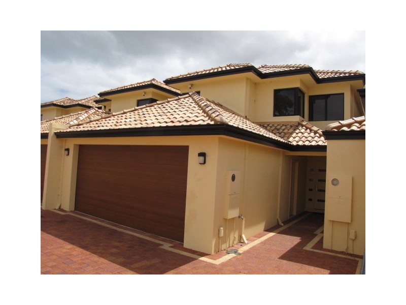 2/21 Pebble Beach Boulevard, Meadow Springs WA 6210