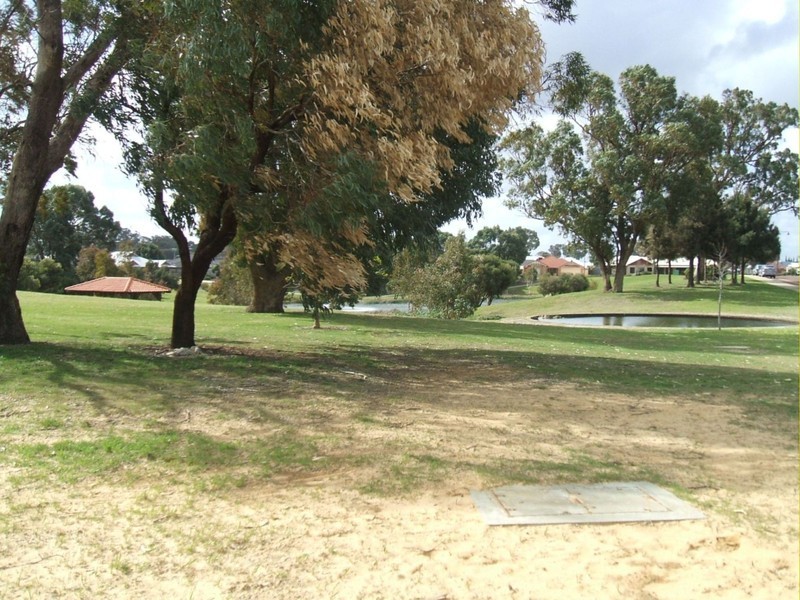 2/21 Pebble Beach Boulevard, Meadow Springs WA 6210