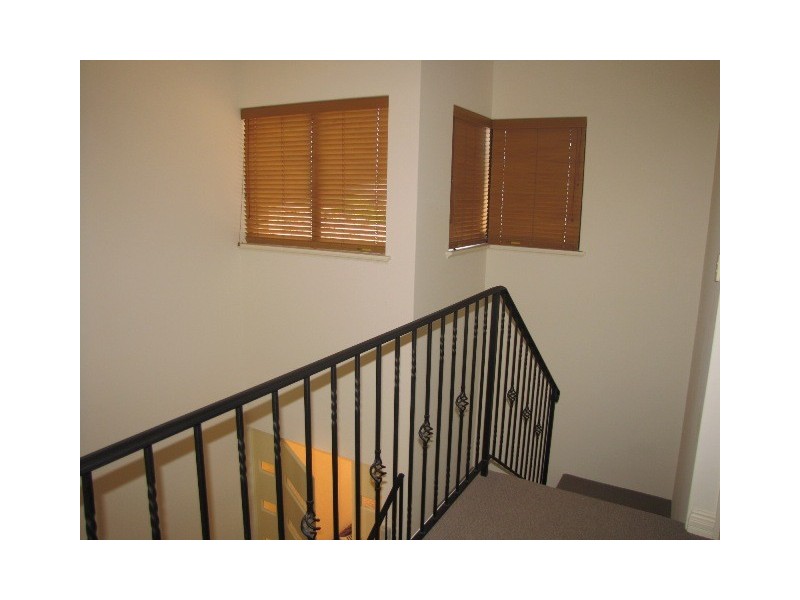 2/21 Pebble Beach Boulevard, Meadow Springs WA 6210